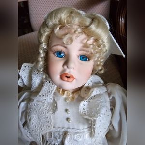 Delton Fine Collectables 21" Lorena 6001_0
